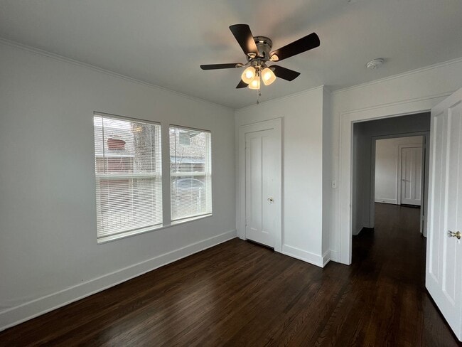 Building Photo - KW 3 bedroom 1 Full bath