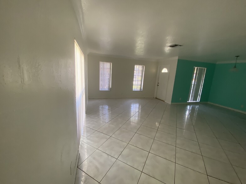 Building Photo - 5961 NW 19th Ct