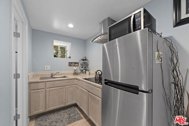 Building Photo - 641 Walther Way