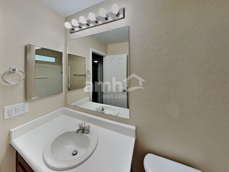 Building Photo - 14954 W Charter Oak Rd