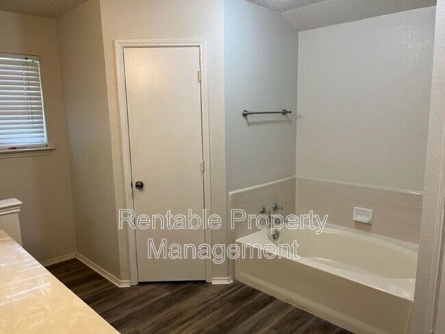 Building Photo - 6717 Copperwood Ct
