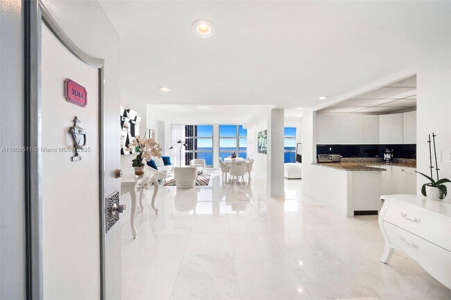 Primary Photo - 5055 Collins Ave