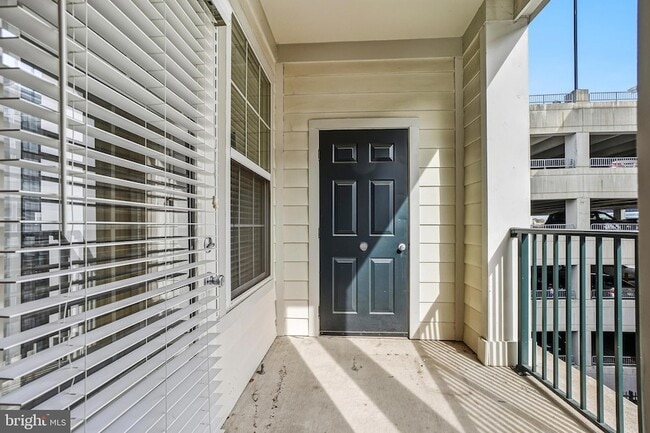 Building Photo - 27 Booth St