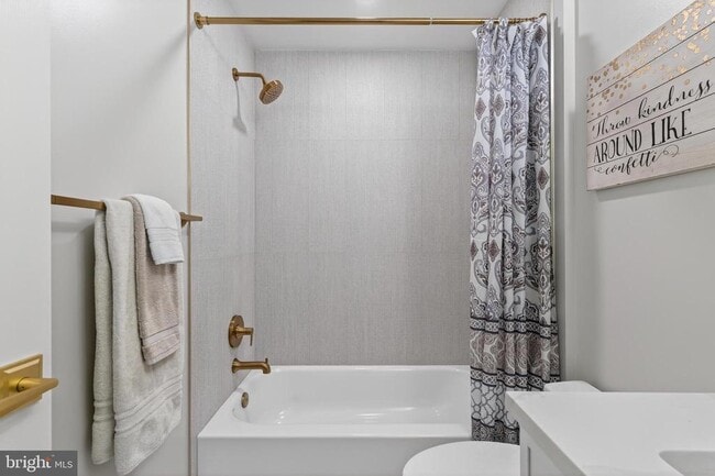 Building Photo - 700 Kahn Pl