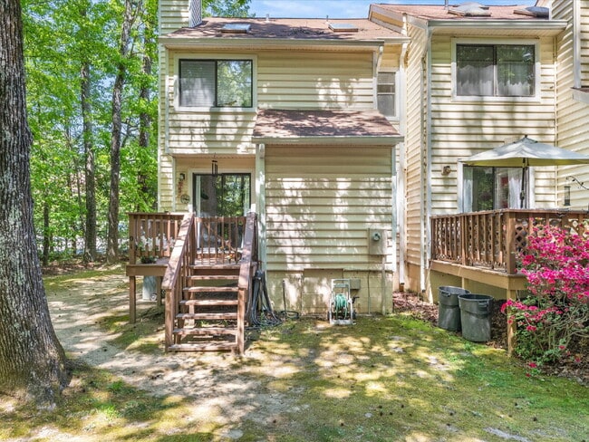 Building Photo - 1701 Early Settlers Rd