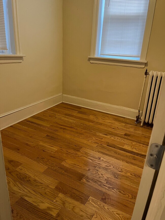 Building Photo - 4725 Chester Ave