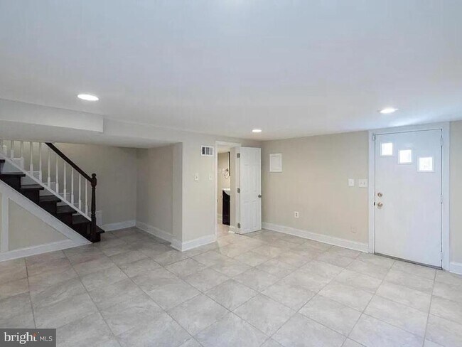 Building Photo - 465 Luray Pl NW