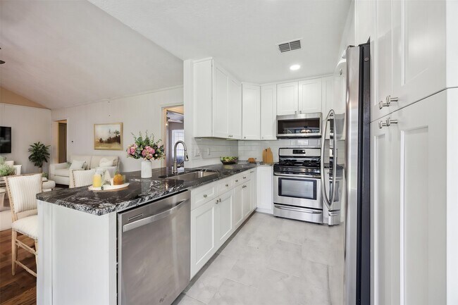 Building Photo - 5359 Little John Ln