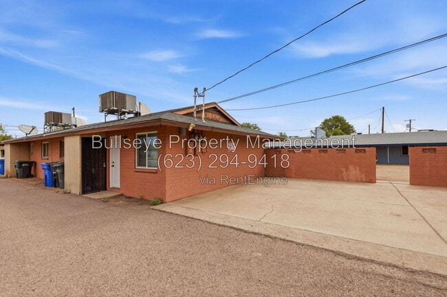 Building Photo - 2245 W Glenrosa Ave