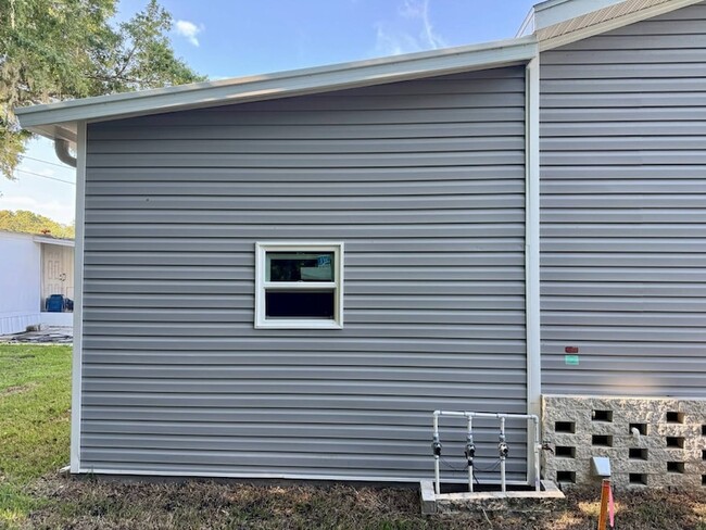 Building Photo - 843 E Colonial Cir