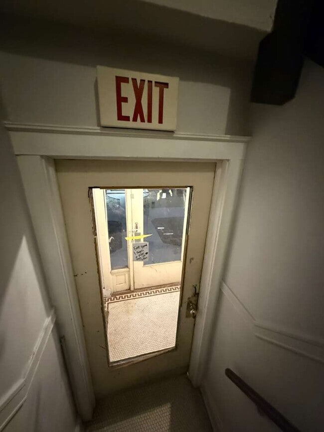 Building Photo - 1707 W Wallen Ave