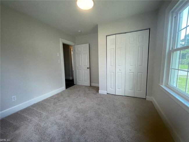 Building Photo - 728 Bolling St