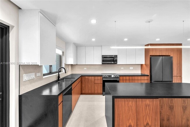 Building Photo - 2211 NE 122nd St