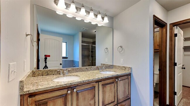 Building Photo - 14000 Northwood Village Dr