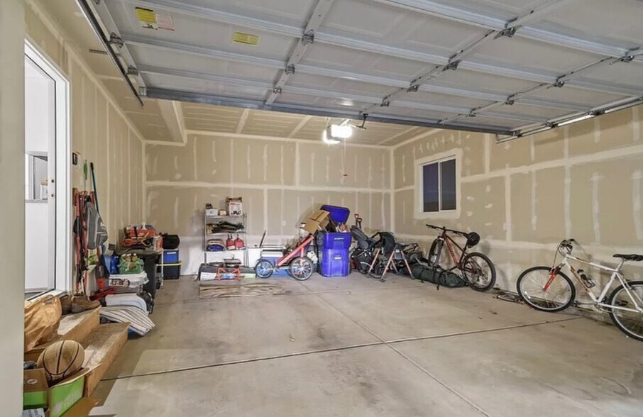 Building Photo - 8620 N Cottonwood Aly