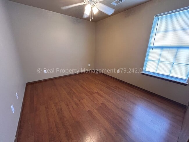 Building Photo - 1001 Trenton Dr