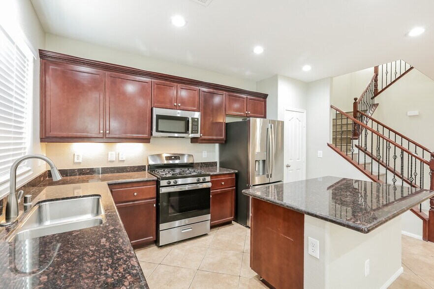 Building Photo - 9775 Pan Falls St