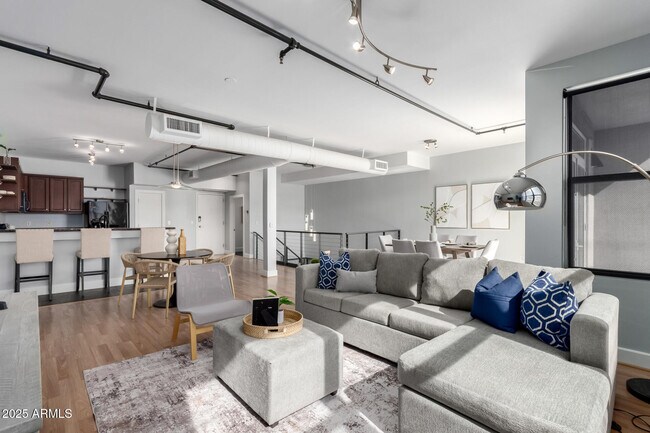 Building Photo - 1326 N Central Ave