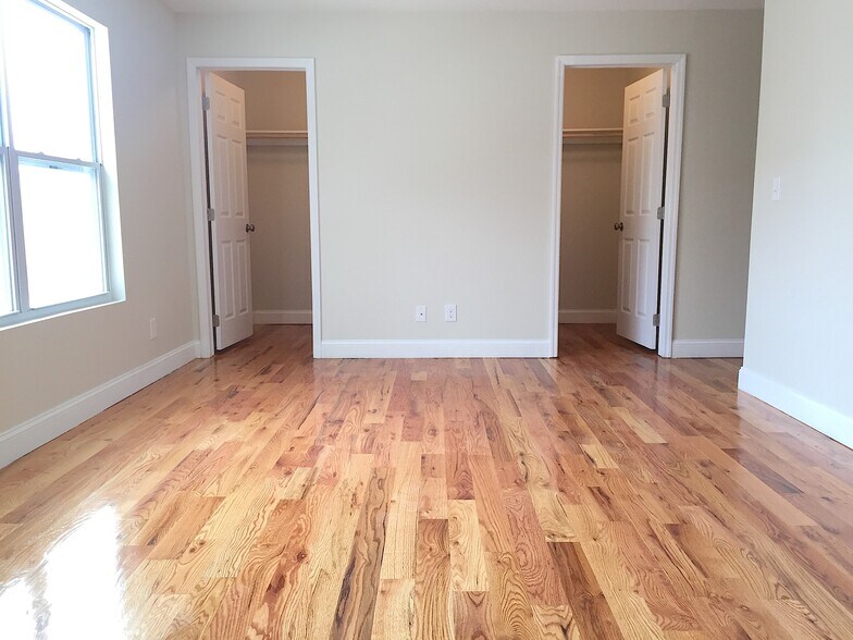 Building Photo - 270 S 20th St