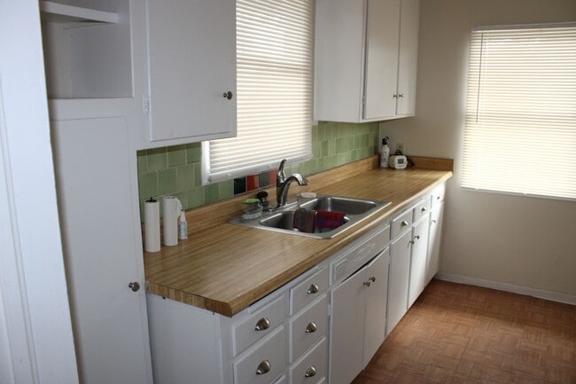 Building Photo - 2Bed 1 Bath Home for rent