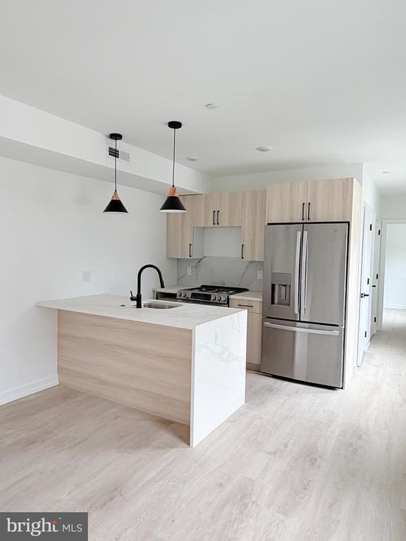 Building Photo - 208 Vine St