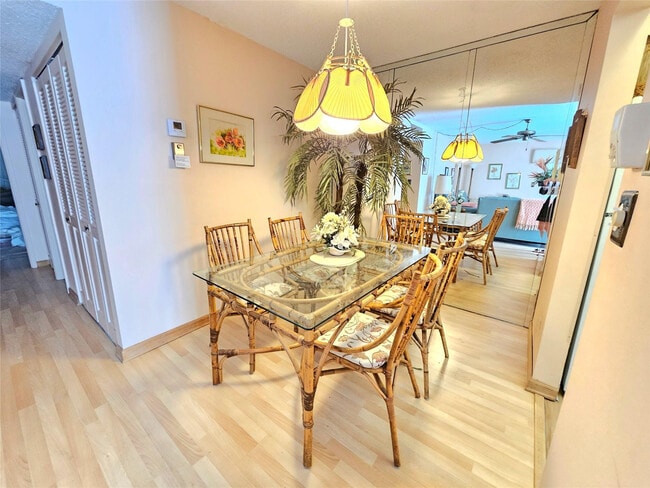 Building Photo - 2850 NE 14th St