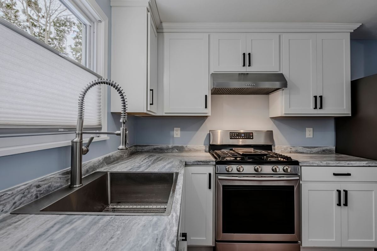 Building Photo - 602 E Garden St