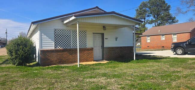 Primary Photo - 5429 McIntosh Rd