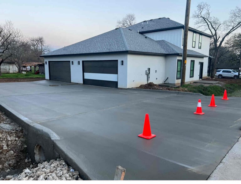 Building Photo - 130 W 5th St