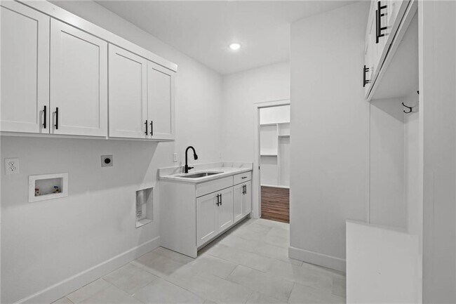 Building Photo - 1821 Lotus Rd