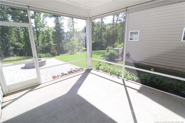 Building Photo - 2936 Baronial St