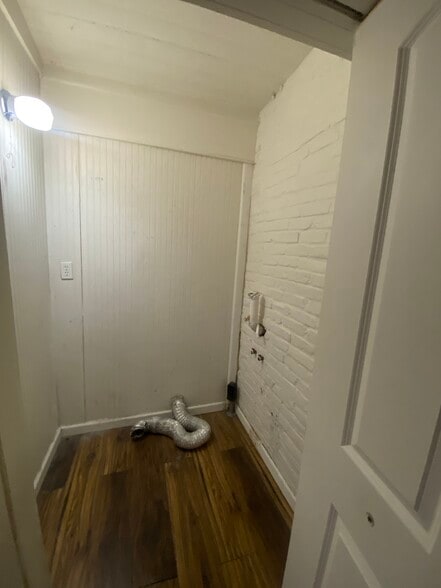 washer-dryer hookup - 531 E Chestnut St