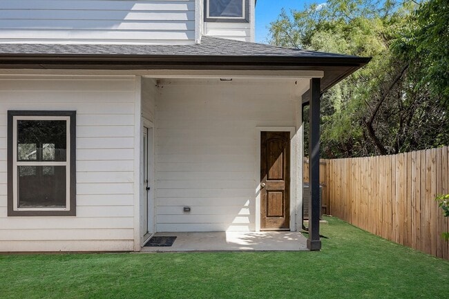 Building Photo - 5511 Black Pine Cir