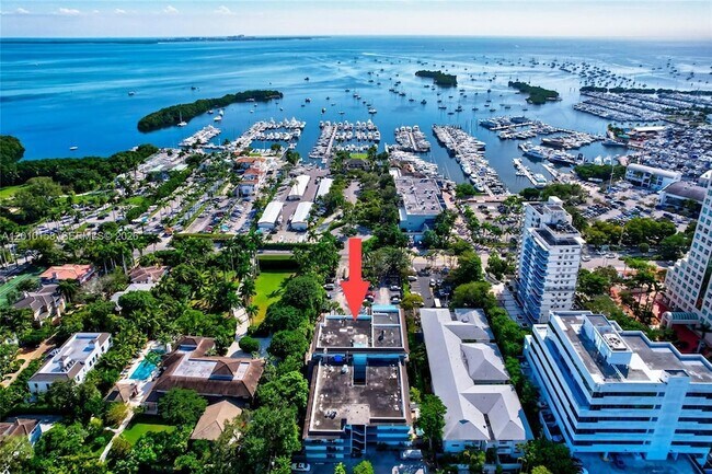 Building Photo - 2539 S Bayshore Dr