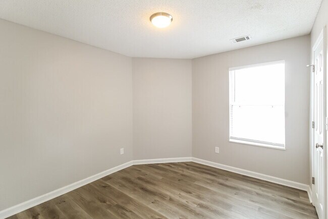 Building Photo - 2462 Raven Cir