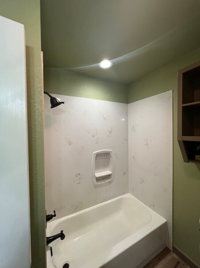 Building Photo - 306 Lux Dr