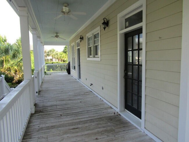 Building Photo - 703 Tradewind Ct