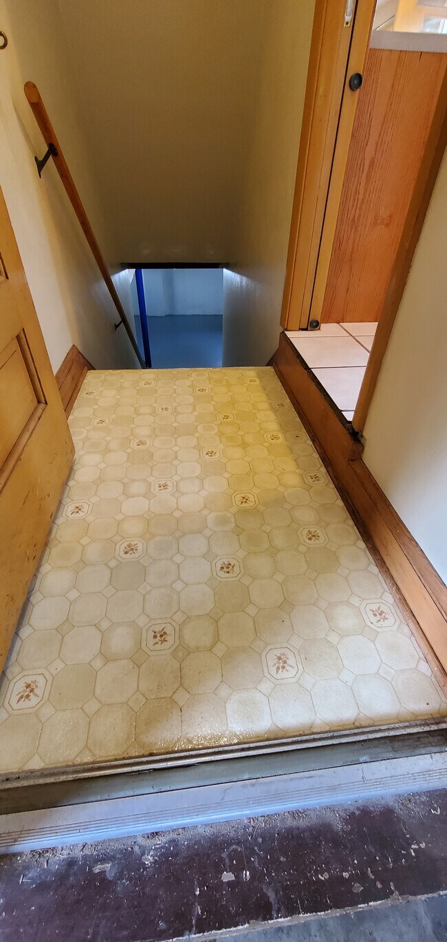 Building Photo - 1163 Higgins Ave