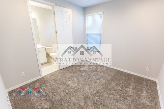 Building Photo - 17625 W Pasadena Ave