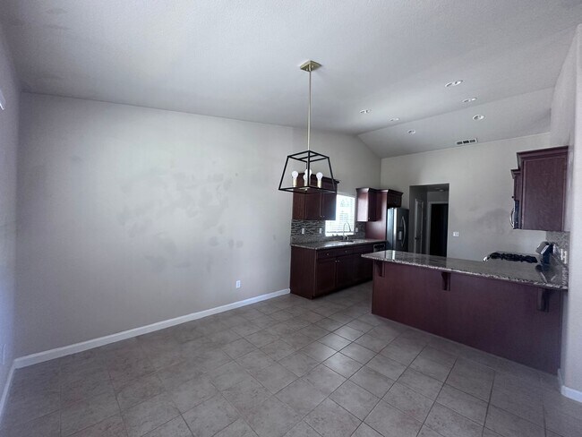 Building Photo - NW Visalia Home Coming Soon!