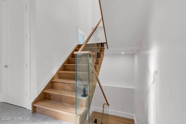 Building Photo - 497 Norwood Ave