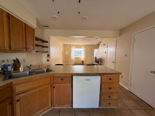 Building Photo - 3 Bedroom Townhome in Woods Edge!