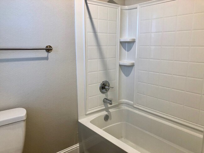 Building Photo - $2,295 Fowler & Shields, 4 bed - N. Sophie...