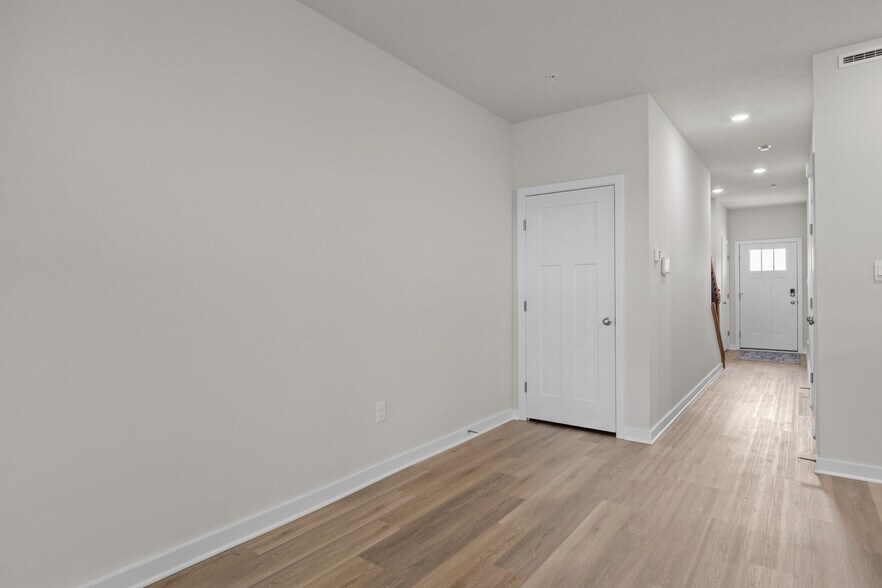 Building Photo - 216 Hanover Ln