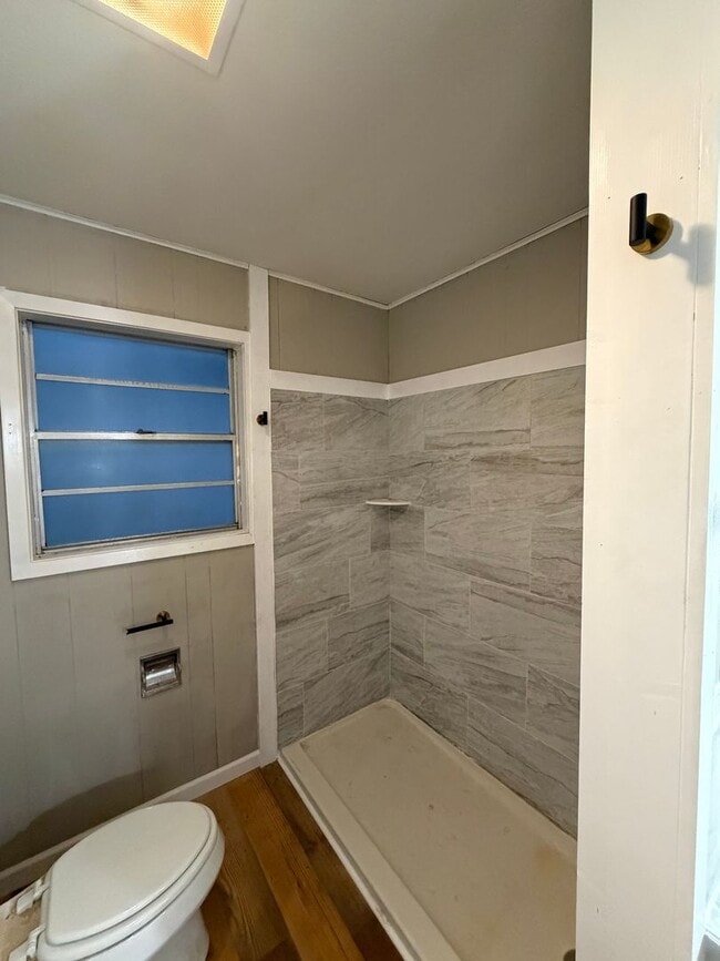 Building Photo - 3 Bedroom, 2 Bathroom Home for Rent in Groves, Tx