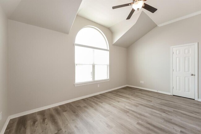 Building Photo - 9930 Spring Shadows Park Cir