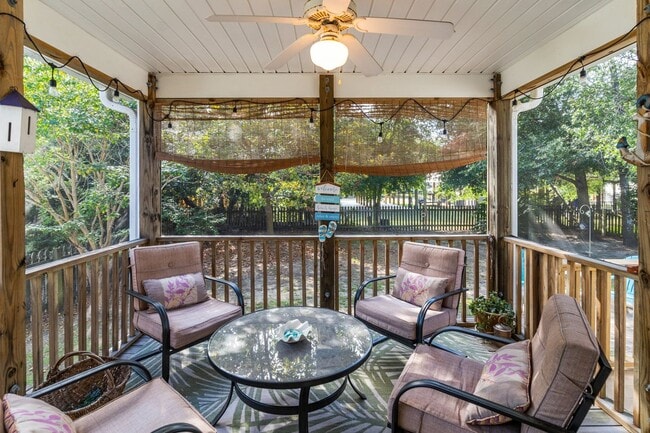 Building Photo - PERFECT "WORK FROM HOME" LOCATION FOR JAN-MAY of 2026