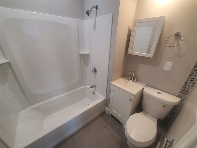 Building Photo - 738 Washington St