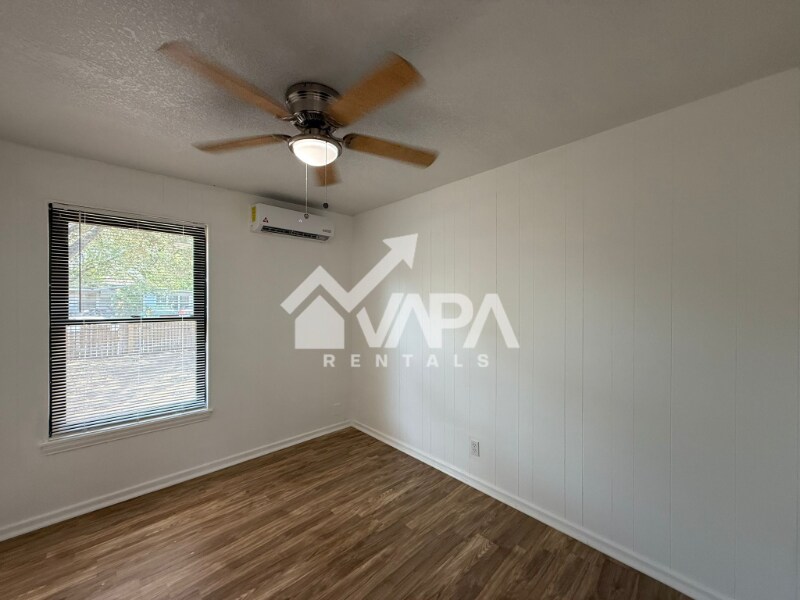 Building Photo - 247 Longview Dr