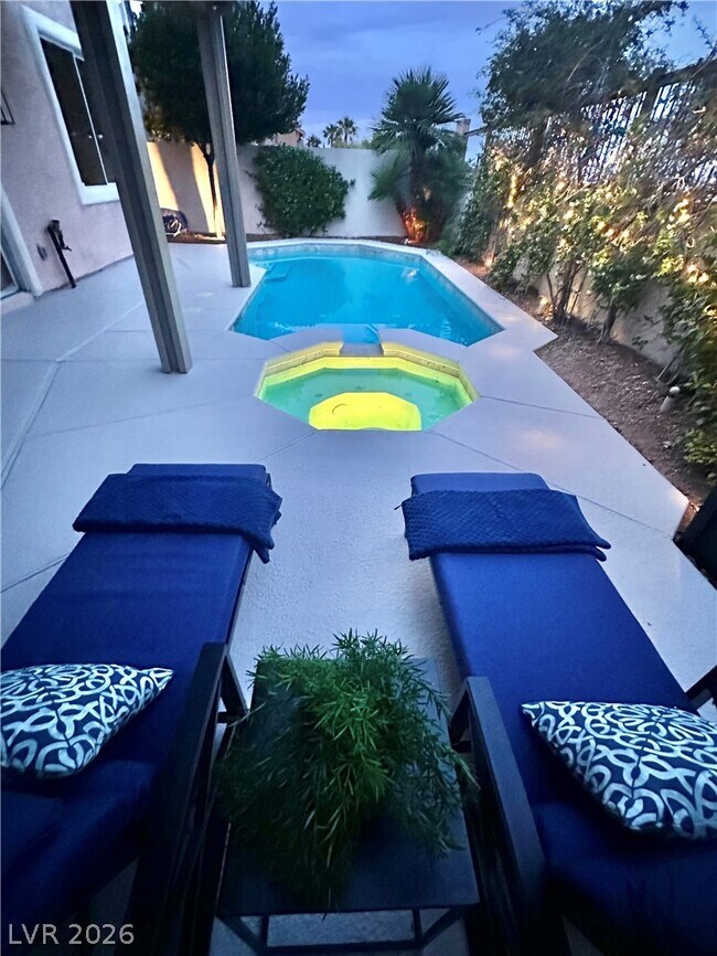 Building Photo - 10637 Turquoise Valley Dr